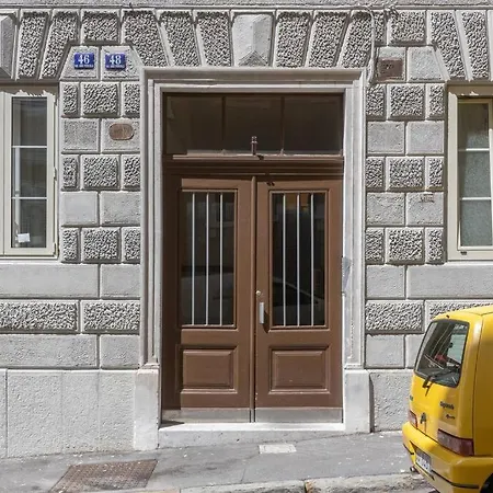 Appartement Foscolo46 - Elegante E Luminoso - Naonbnb Triëst
