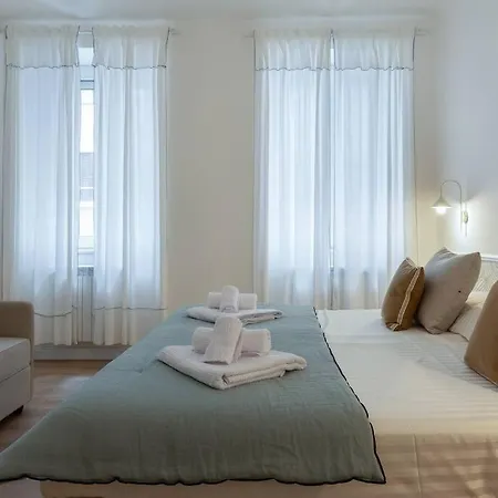 Appartement Foscolo46 - Elegante E Luminoso - Naonbnb Triëst